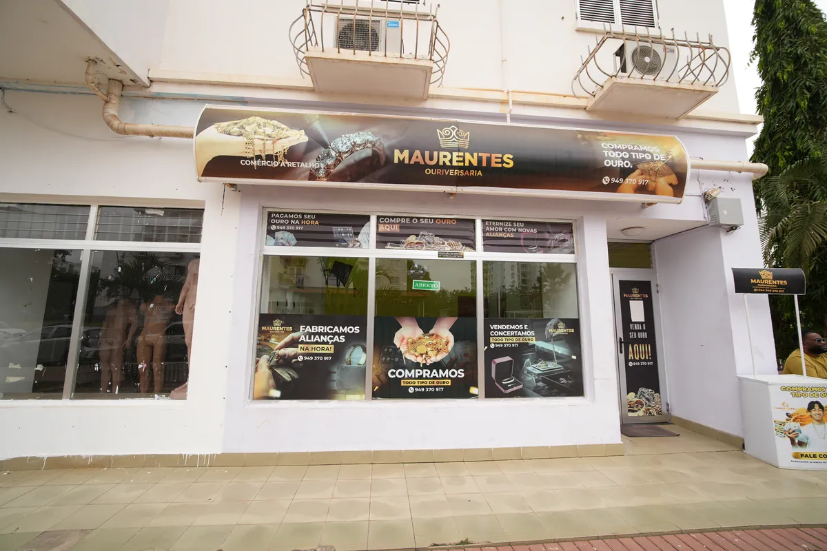 Fachada de uma loja Maurentes Ourivesaria em Luanda