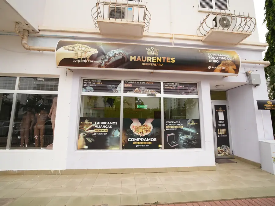 Fachada da loja Ourivesaria Maurentes em Benfica Shoprinte, Luanda