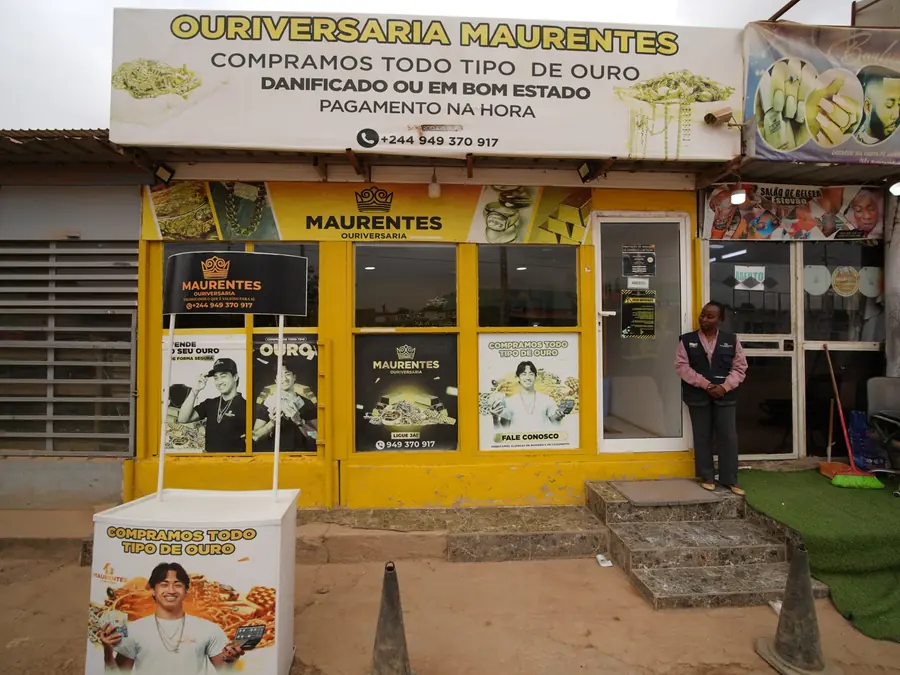 Fachada da loja Ourivesaria Maurentes em Jardim do Éden, Talatona