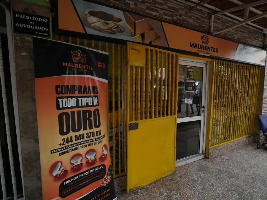 Fachada da loja Ourivesaria Maurentes em Kilamba W18